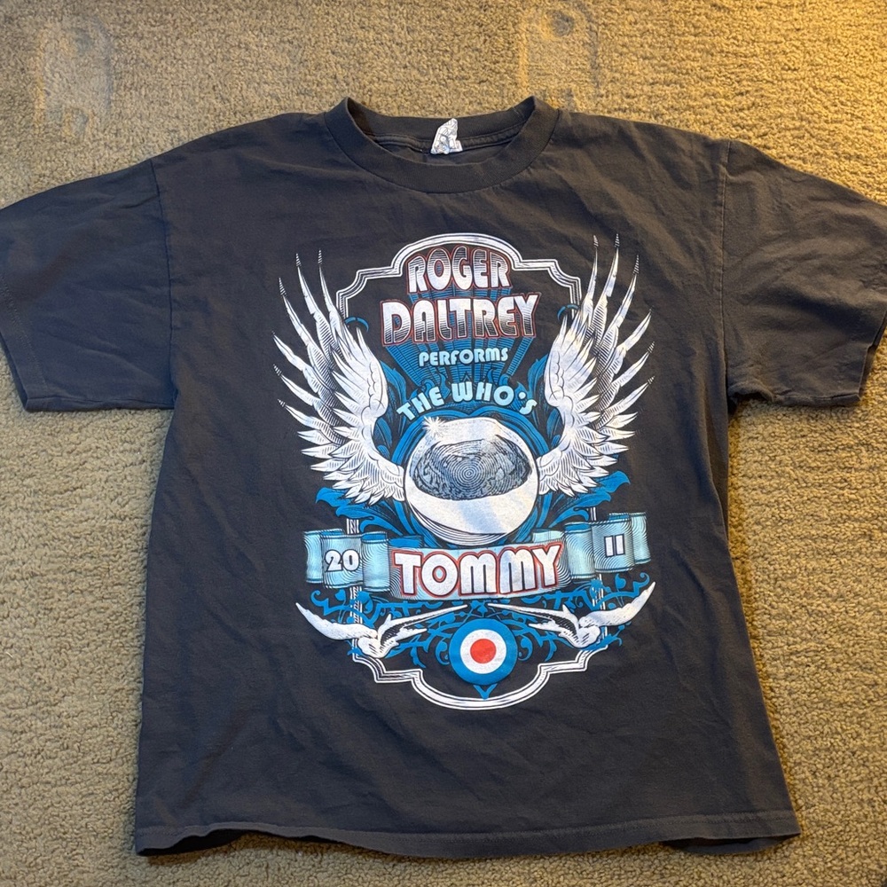 Vintage/Faded graphic rock tshirt